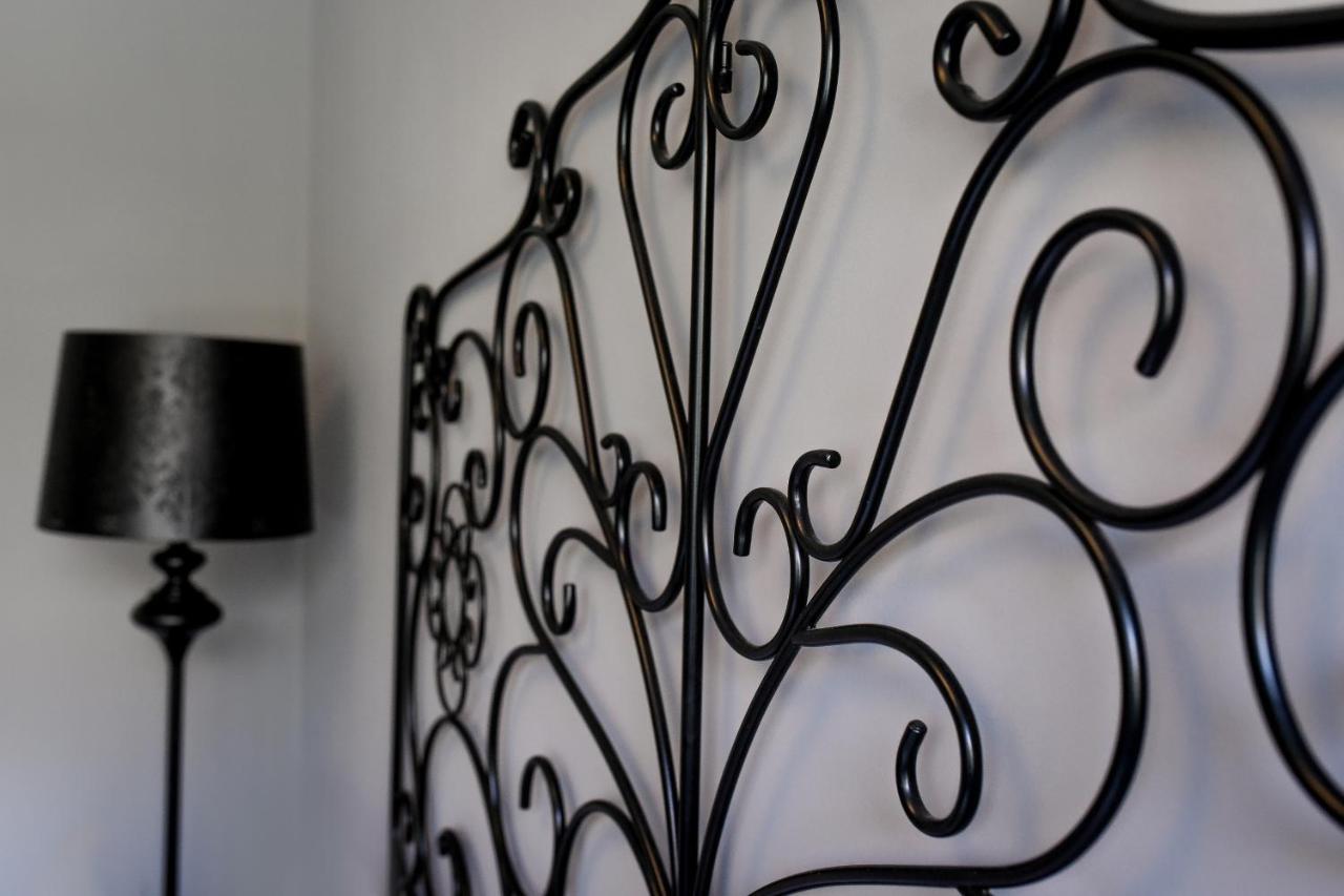 Captivating Old Town Apartment Bukarest Exterior foto